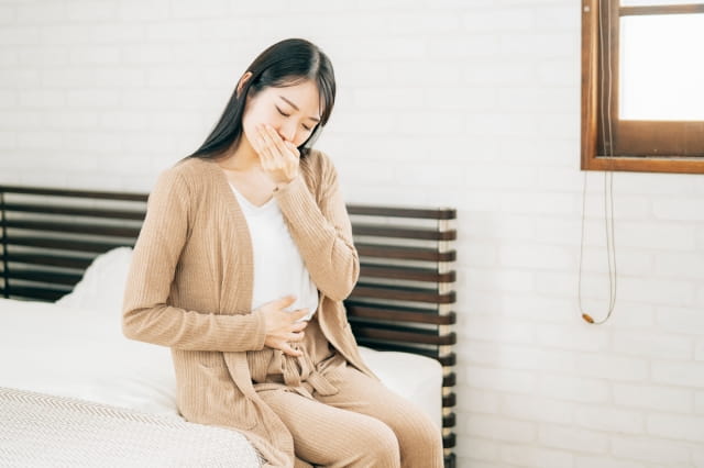 吐き気がする女性